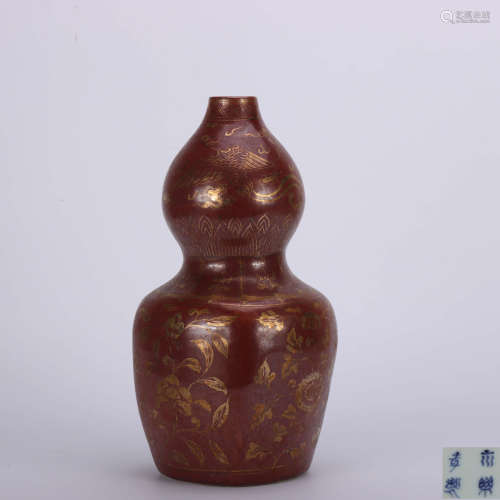 A Chinese Gilt Floral Porcelain Gourd-shaped Vase