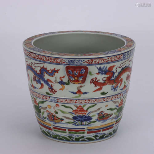 A Chinese Multi-colored Painted Porcelain Tank