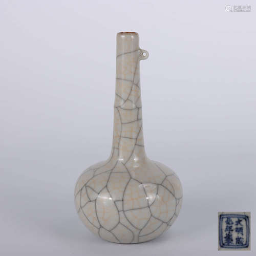 A Chinese Ge Kiln Porcelain Flask