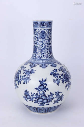 A Chinese Blue and White  Twine Pattern Porcelain Vase