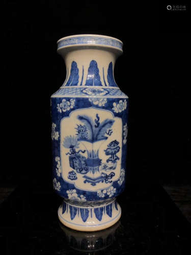 A Chinese Blue and White Flower&plants Pattern Porcelain Vase