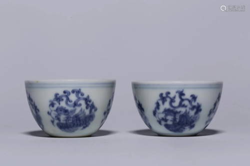 PAIR OF BLUE AND WHITE 'PHOENIX' PORCE…