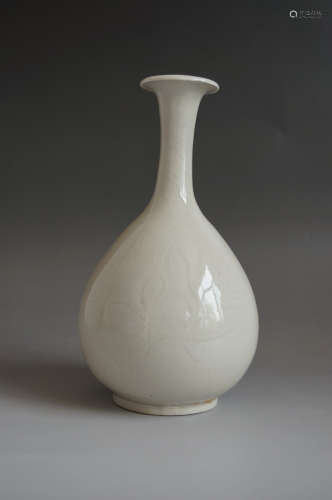 Chinese Northern Song Dynasty Ding Kiln Porcelain Bottle
