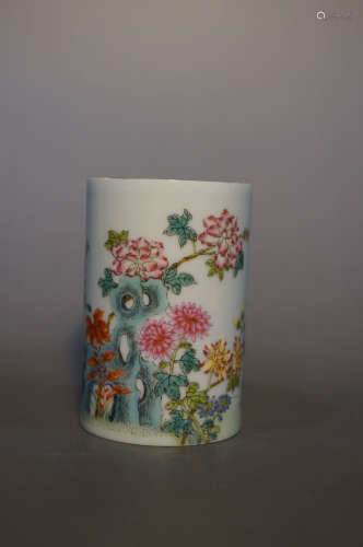 Chinese Qing Dynasty Qianlong Period Famille Rose Porcelain Brush Pot