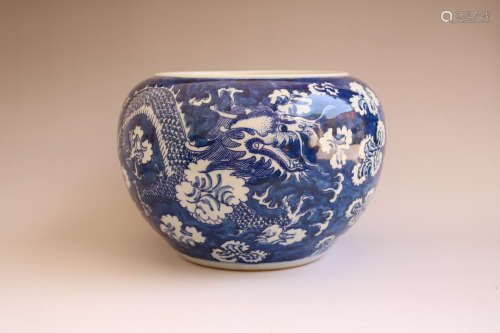 Chinese Qing Dynasty Kangxi Period Blue And White Jar With Dragon Pattern