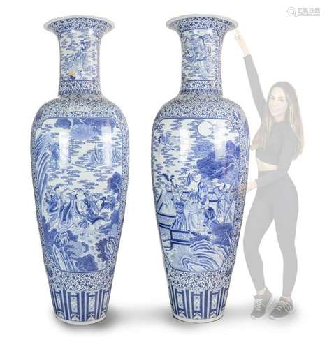 EXCEPTIONNELLE PAIRE DE VASES (192 cm), CHINE