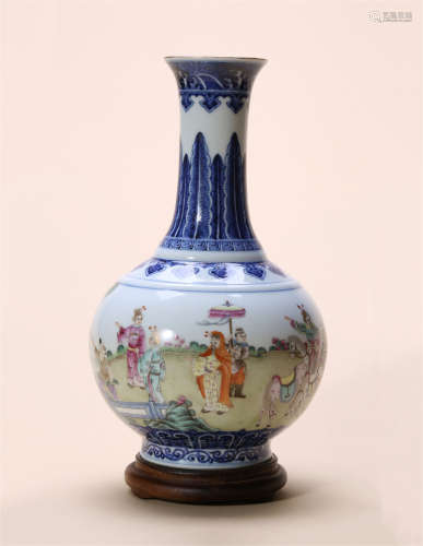 CHINESE BLUE AND WHITE PORCLEAIN FIGURE AND STORY VIEWS VASE