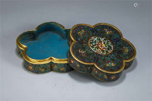 A CHINESE CLOISONNE ENAMEL FLOWER SHAPED LIDDED BOX