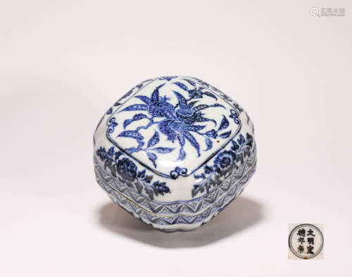 blue and white pottery container from Ming