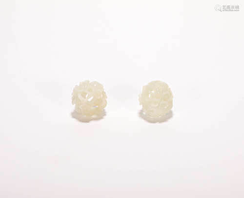 A pair of Jade flower beads from Qing