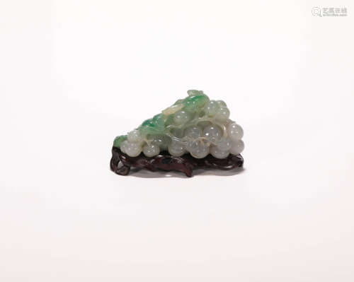 Green Jade of Squirrel Grape form from Qing