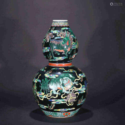 A CHINESE INK BASE PORCELAIN GOURD…