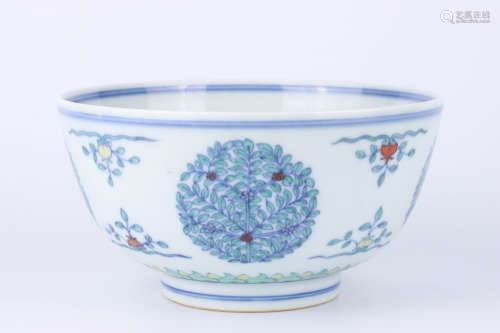 A CHINESE FLORAL PORCELAIN CUP