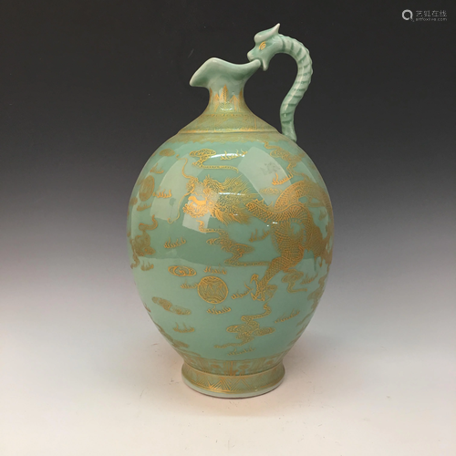 Chinese Longquan Kiln 'Dragon' Vessel