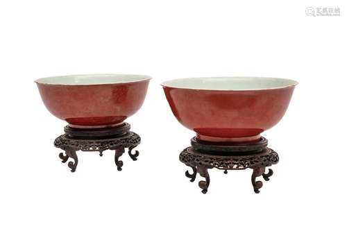 PAIR OF PORCELAIN BOWLS WITH CORAL ENAMEL BASE \nCh…