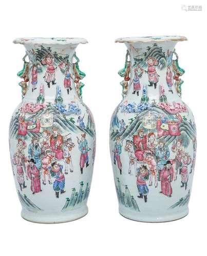 PAIR OF BEGONIA SHAPED VASES IN PORCELAIN OF CANTO…