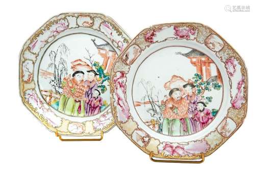 PAIR OF CHINA PLATES FROM THE COMPAGNIE DES INDES\r…