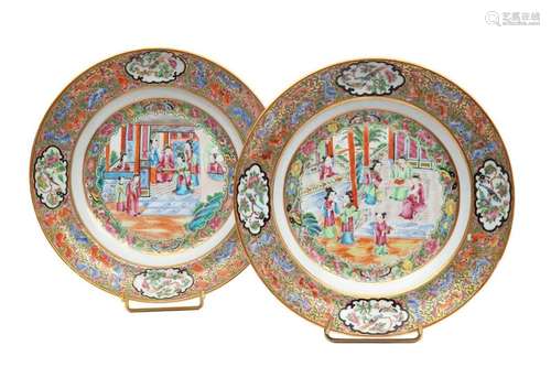 PAIR OF CANTON PORCELAIN PLATES \nChina, Republic /…