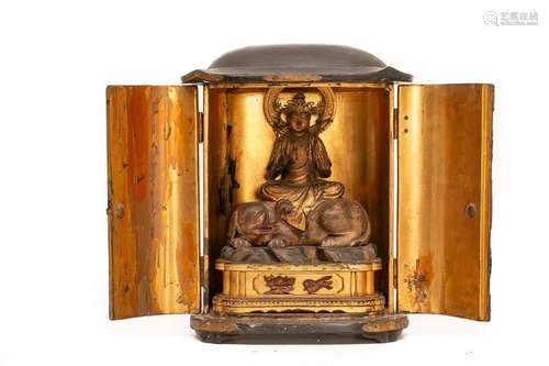 SMALL ALTAR / VOTIVE TEMPLE IN LACQUERED AND GILDE…