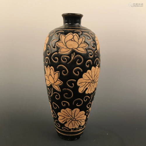 Chinese Jizhou Kiln 'Lotus' Vase