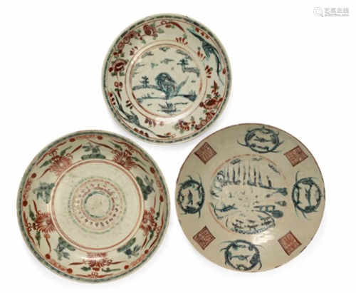Three Swatow porcelain dishes. Ming 1368-1644. Diam. 33-38.5 cm. (3)