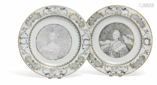A pair of Chinese export porcelain plates with portraits of Frederik V and Queen Louise, and a pair of engravings of the royal couple. (4)
