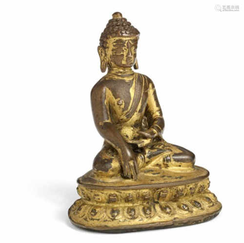 Small Chinese partly gilt Buddha Shakyamuni seated in mediative position. 17th-18th century. Weight 129 g. H. 7.4 cm.