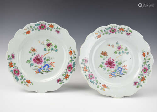 Chinese Famille Rose Plate w/ Scallop Edge, 18th C