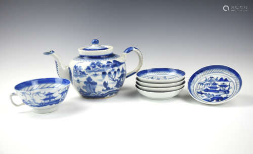 Chinese Blue & White Teapot Set: 1 Cup, 5 Plates