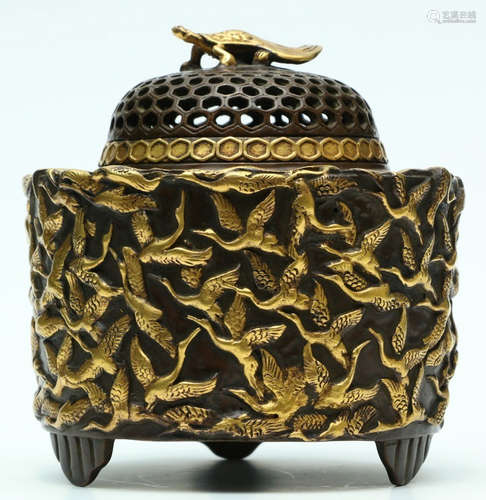 A GILT BRONZE CRANE PATTERN CENSER