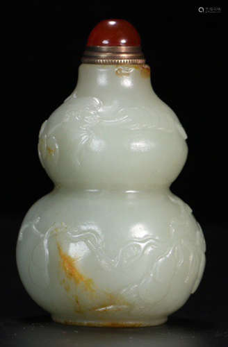 A HETIAN JADE CARVED GOURD SNUFF BOTTLE