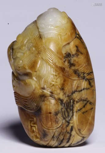 A HETIAN JADE CARVED BEAST PATTERN PENDANT