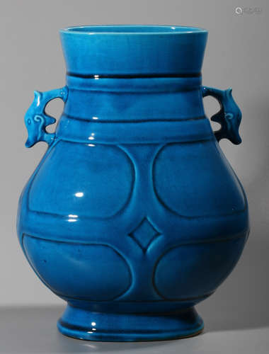 A MALACHITE GREEN GLAZE VASE