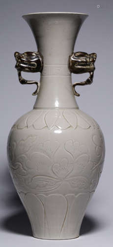 A DING YAO GLAZE FLOWER PATTERN VASE