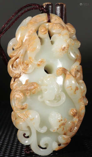 AN ANTIQUE JADE PENDANT WITH DRAGON PATTERN