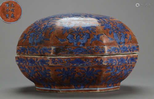 A RED GLAZE AND BLUE&WHITE GLAZE BOX WITH FLOWER AND BIRD