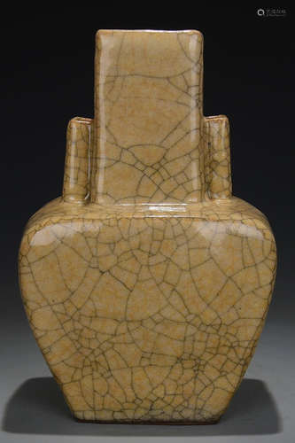 A GE YAO GLAZE SQUARE VASE