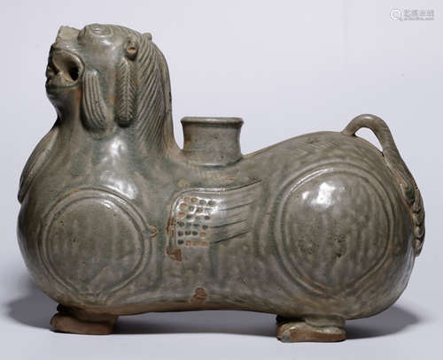 A YUE YAO GLAZE LION SHAPE VASE