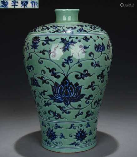 A GREEN BLUE&WHITE GLAZE FLORAL PATTERN VASE