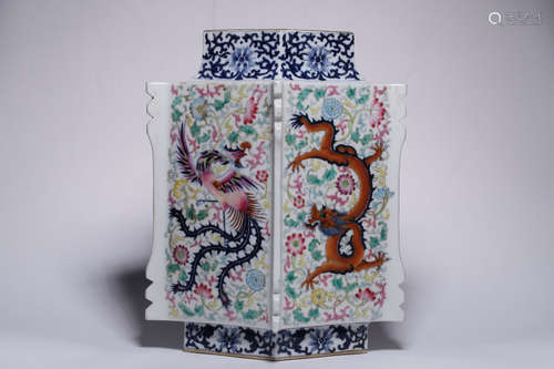 QIANLONG MARK, CHINESE BLUE & WHITE FAMILLE ROSE QUARED  DRAGON VASE