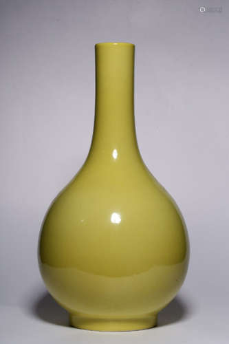 YONGZHNEG MARK, CHINESE YELLOW GLAZED VASE