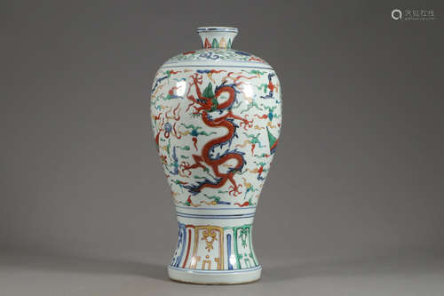 JIAJING MARK, CHINESE WUCAI DRAGON VASE