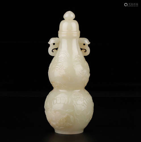 QIANLONG MARK, CHINESE CARVED HETIAN JADE GOURD VASE