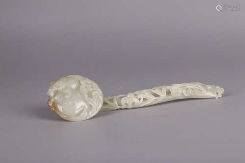 CHINESE CARVED HETIAN JADE RUYI ORNAMENT