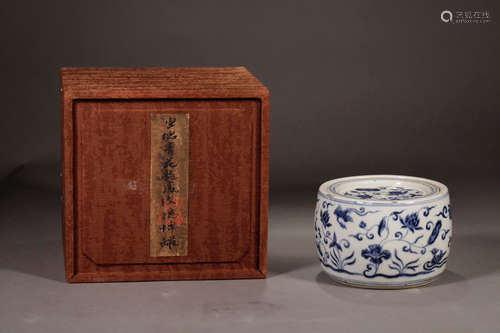 XUANDE MARK, CHINESE BLUE & WHITE FLOWER JAR