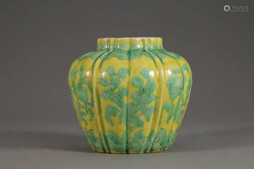 JIAJING MARK, CHINESE YELLOW GLAZED GREEN COLORED JAR