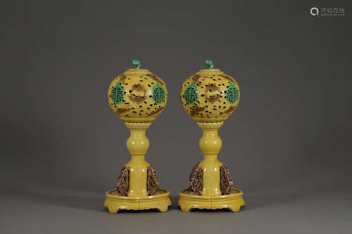 QIANLONG MARK, PAIR OF CHINESE TRI-COLOR STAND