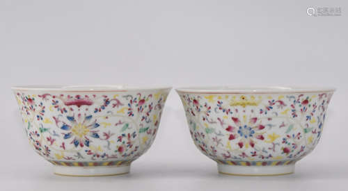 PAIR OF CHINESE FAMILLE ROSE BOWL