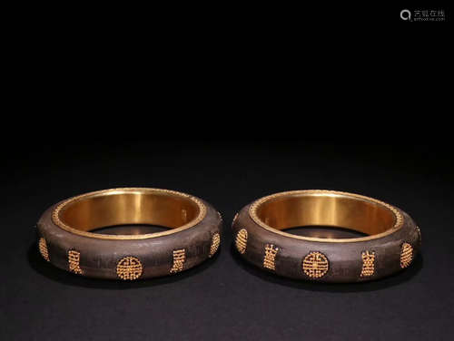 CHINESE WOOD BRACELET DECORATED WITH GOLD