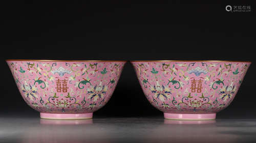 JIAQING MARK, PAIR OF CHINESE FAMILLE ROSE VASE